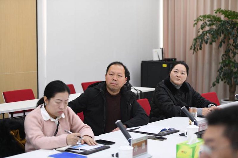 彩妆香水：时尚界的双重奏艺术
