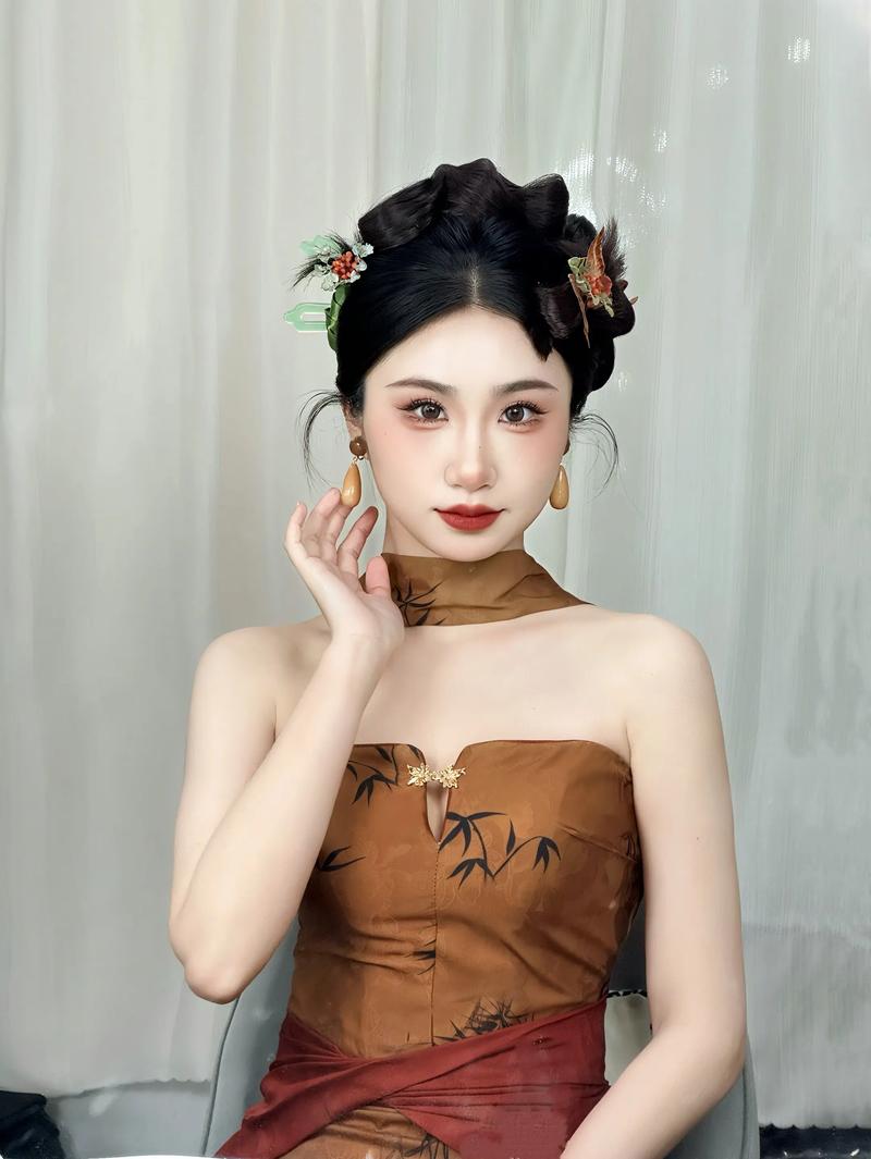 彩妆香水搭配全攻略：打造个性美妆风格